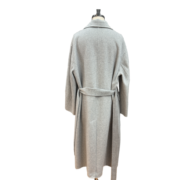 Custom Timeless structured tailored lapels Light Grey wool coat for Fall/Winter - Image 2