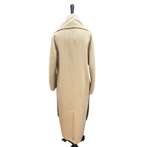 Custom camel Belted Flattering Silhouette single back vent wool coat for Fall/Winter - Image 5