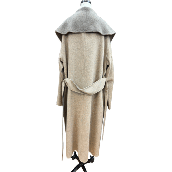 Super Luxe Two-tone Design Relaxed Fit Wool Cape Coat With A Wide Shawl-style Collar For Fall/Winter - Image 2