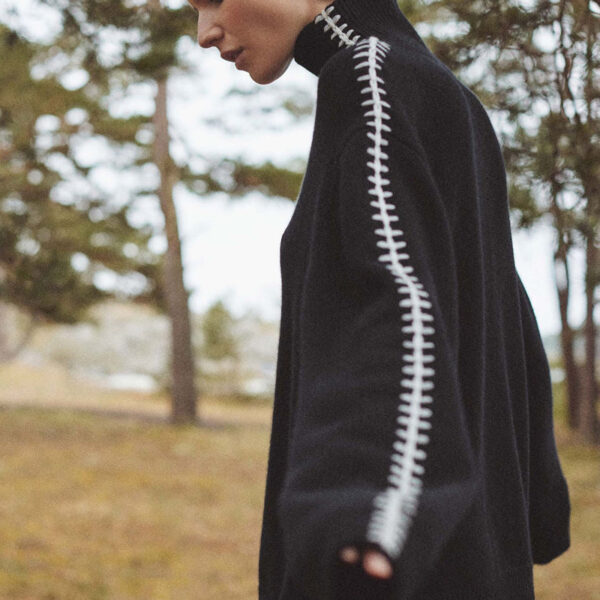 Chunky Knitted Cashmere Wool Blended Turtleneck With Whipstitch Details - Image 2
