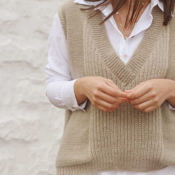 Ladies Reverse Single Jersey Vest With A Front Half Cardigan Stitch Detail - Image 3